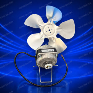 Motor ventilador Coldwa de 10 W y 110 V junto a un aspa metálica de cinco palas y 230 mm de diámetro.