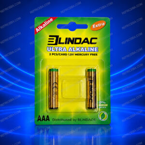 Paquete de dos pilas alcalinas BLINDAC AAA de 1,5 V en empaque verde y amarillo.